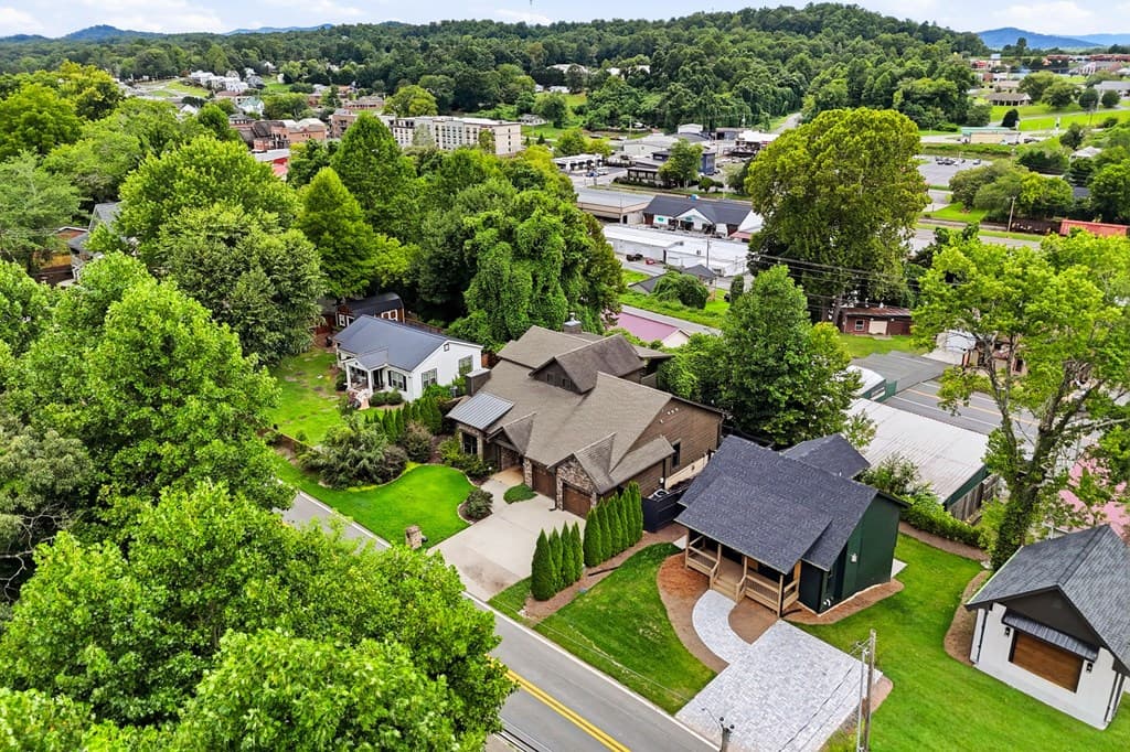 318 E Second Street, Blue Ridge GA 30513 - Photo