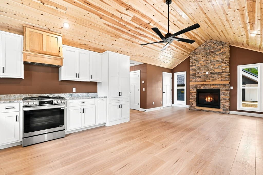 318 E Second Street, Blue Ridge GA 30513 - Photo