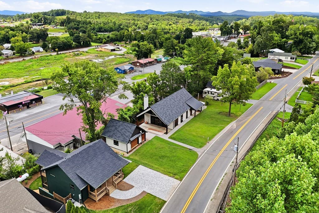 318 E Second Street, Blue Ridge GA 30513 - Photo
