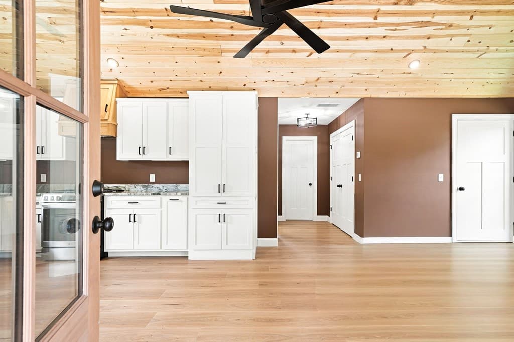 318 E Second Street, Blue Ridge GA 30513 - Photo