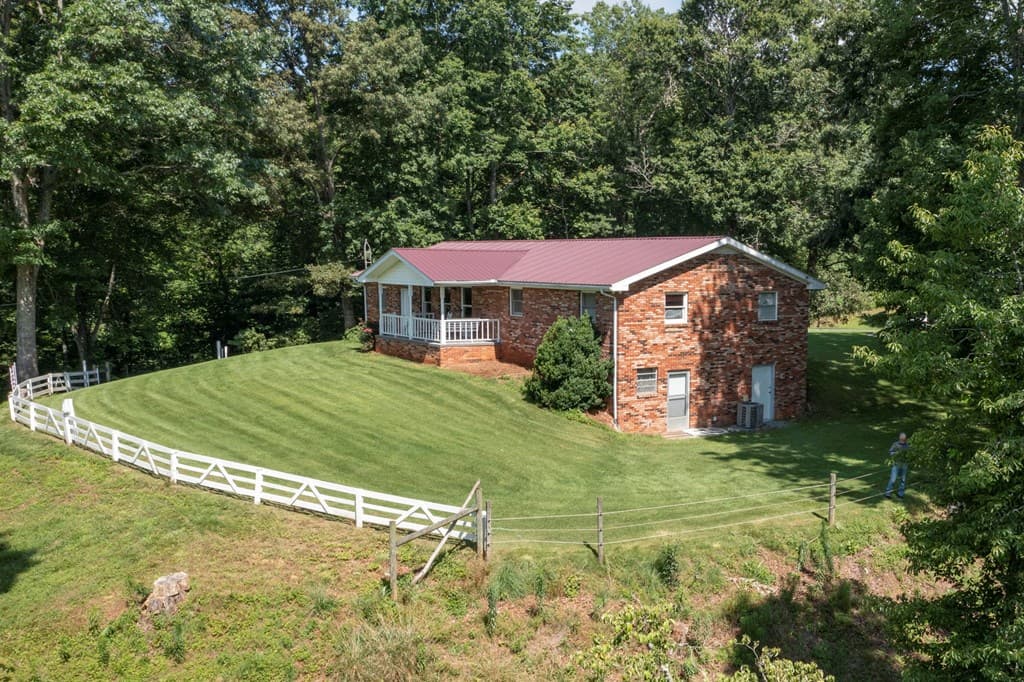16 Lois Lane, Hayesville NC 28904 - Photo