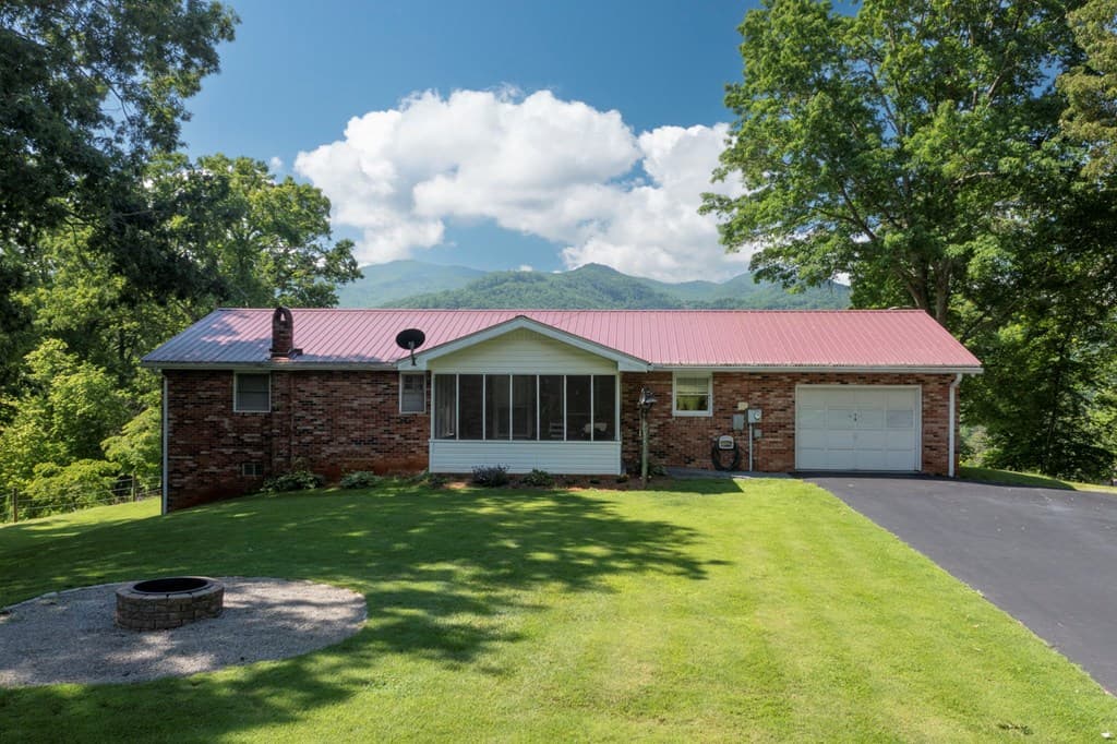 16 Lois Lane, Hayesville NC 28904 - Photo