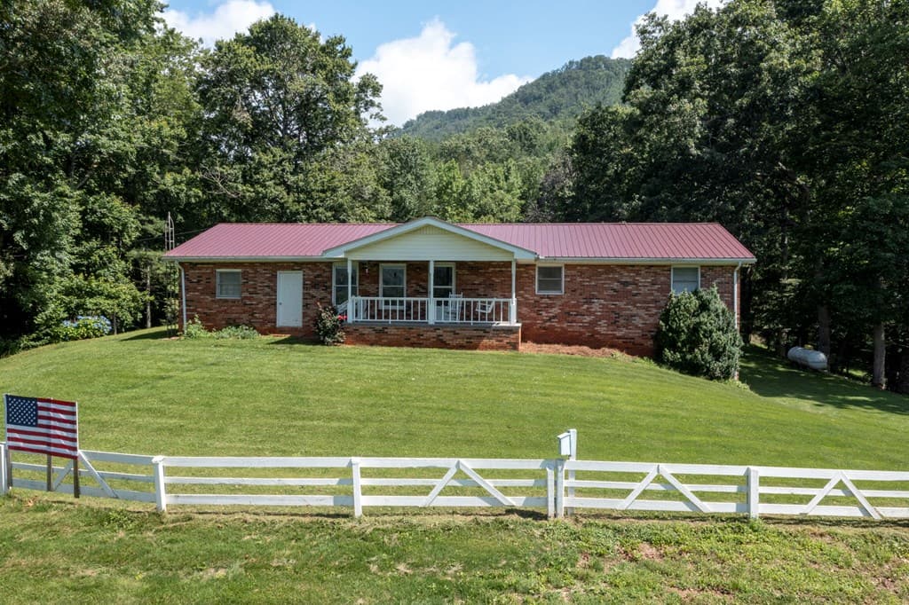 16 Lois Lane, Hayesville NC 28904 - Photo