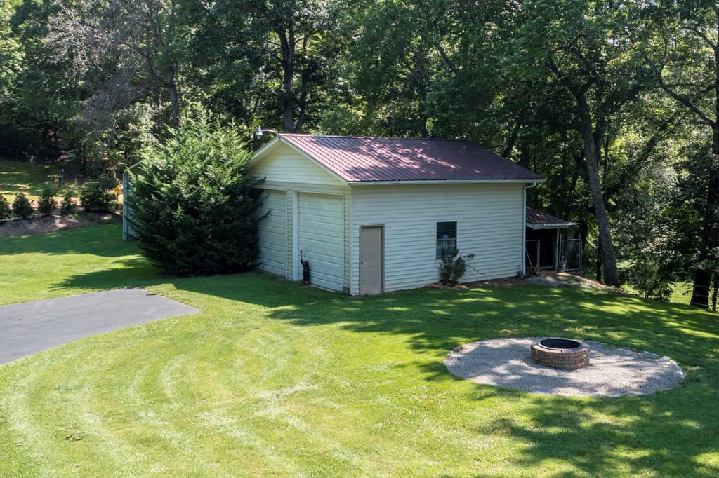 16 Lois Lane, Hayesville NC 28904 - Photo