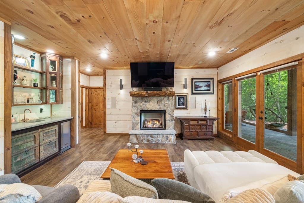 195 Moonshine Way, Blue Ridge GA 30513 - Photo
