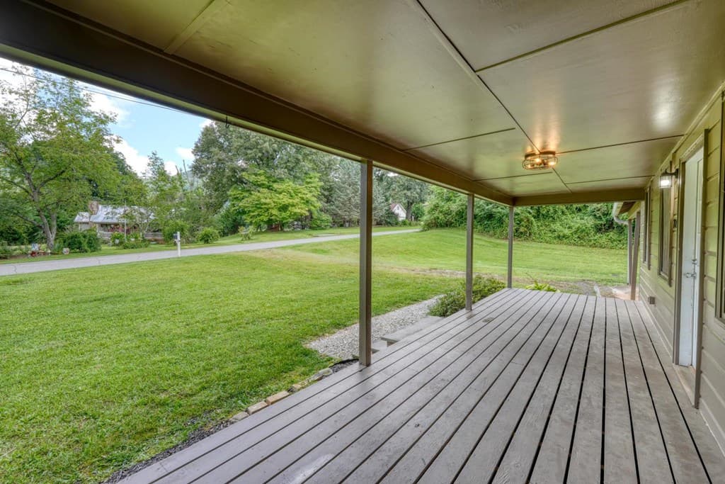 723 Bugscuffle Road, Hiawassee GA 30546 - Photo