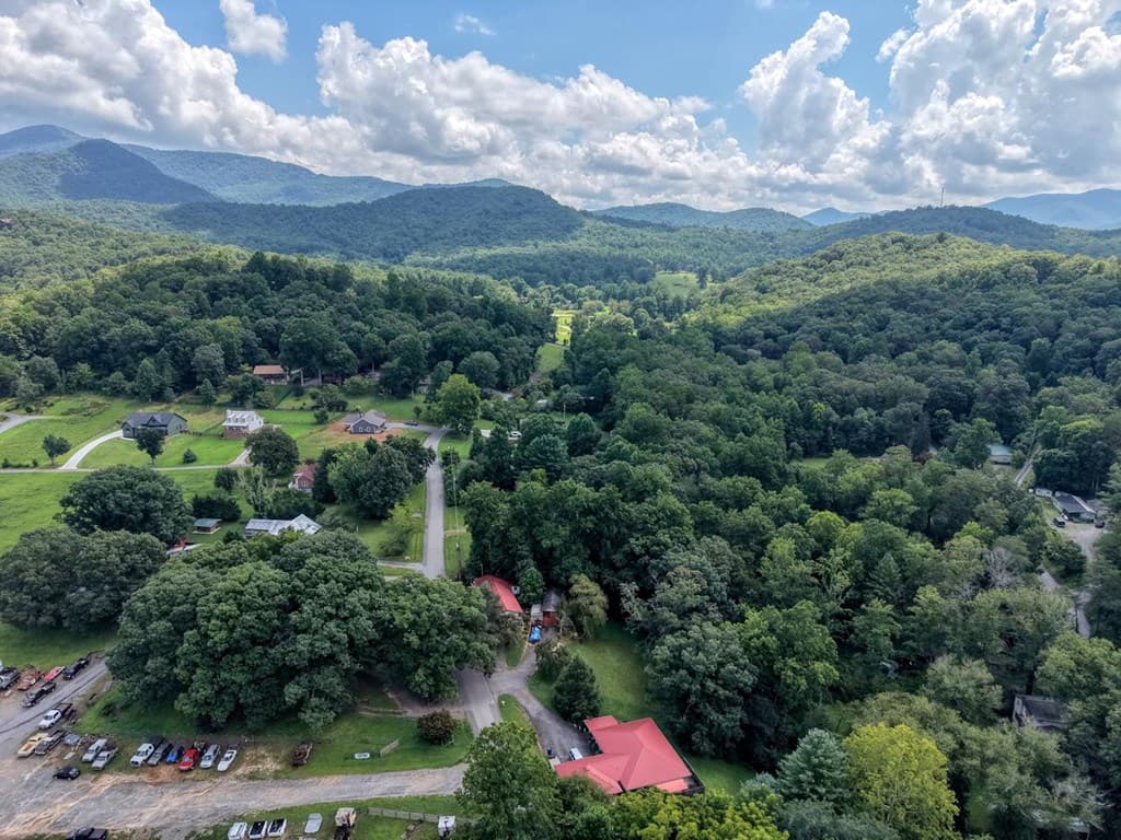 723 Bugscuffle Road, Hiawassee GA 30546 - Photo