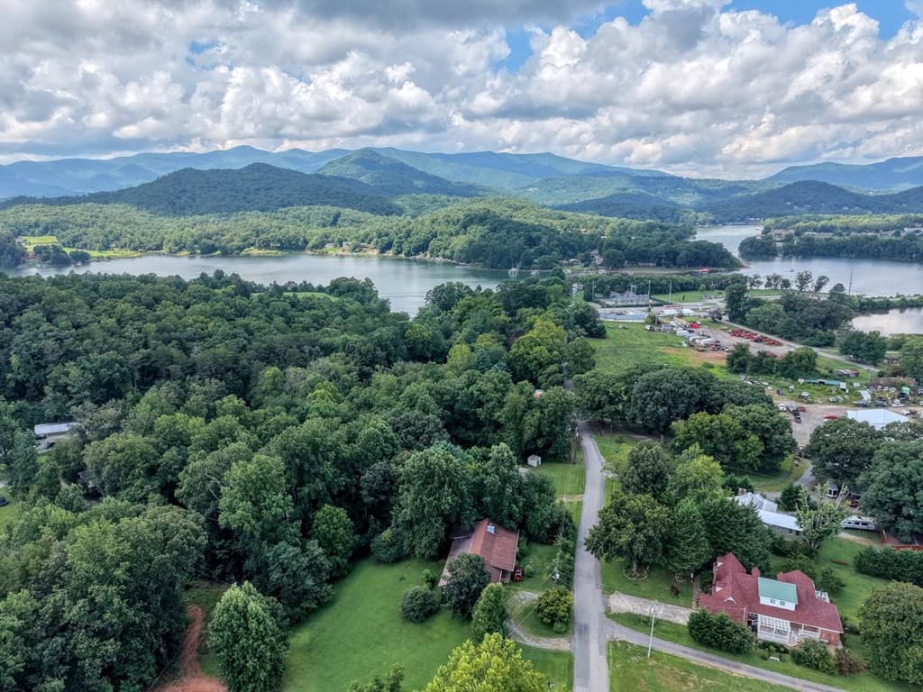 723 Bugscuffle Road, Hiawassee GA 30546 - Photo