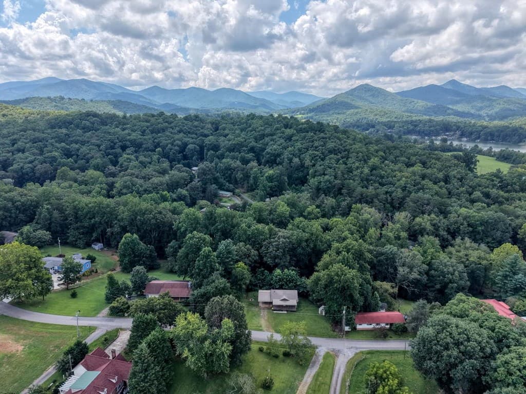 723 Bugscuffle Road, Hiawassee GA 30546 - Photo