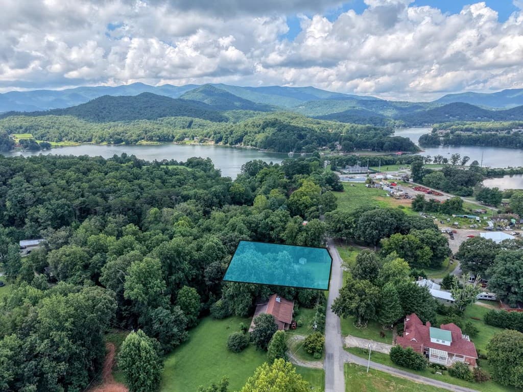 723 Bugscuffle Road, Hiawassee GA 30546 - Photo