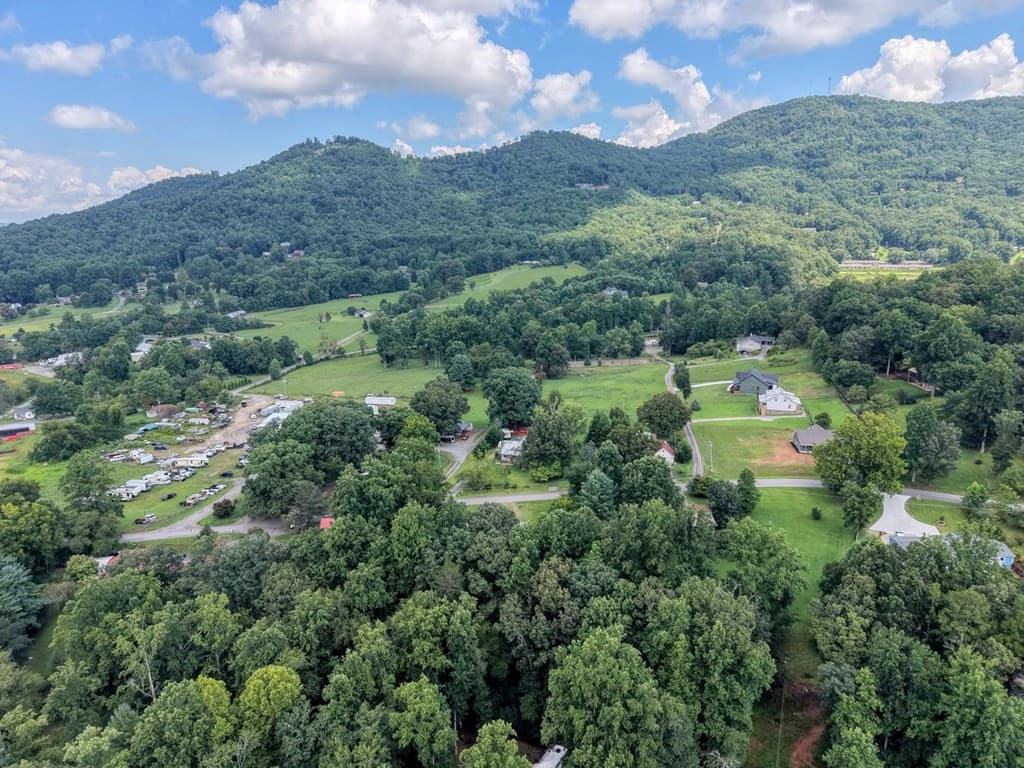 723 Bugscuffle Road, Hiawassee GA 30546 - Photo