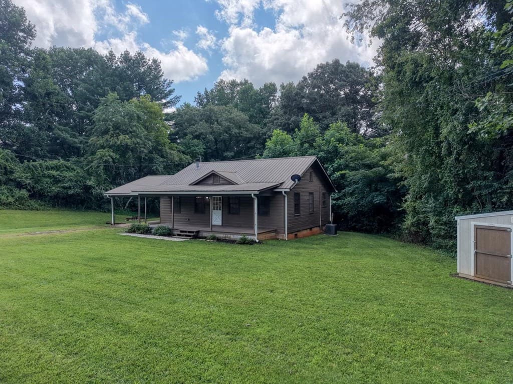 723 Bugscuffle Road, Hiawassee GA 30546 - Photo