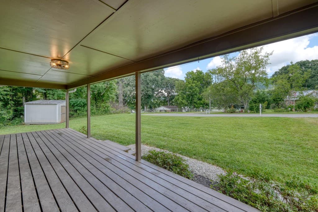 723 Bugscuffle Road, Hiawassee GA 30546 - Photo