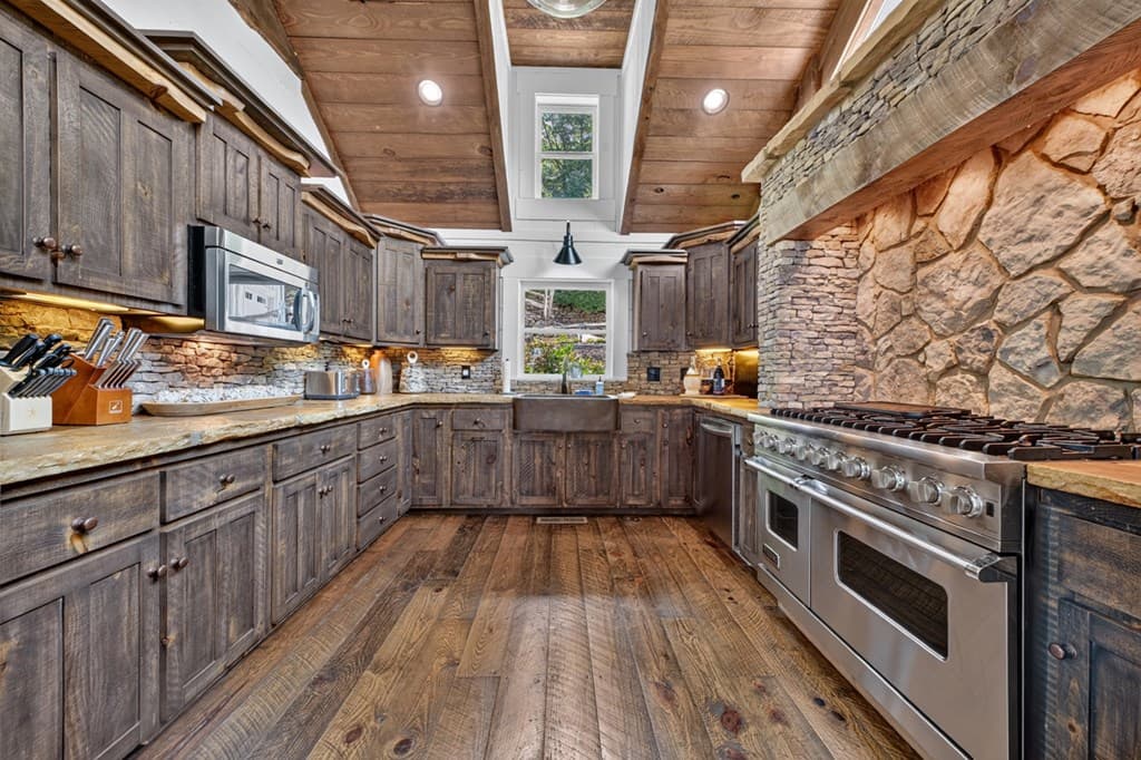 1512 Grandeur Drive, Blue Ridge GA 30513 - Photo