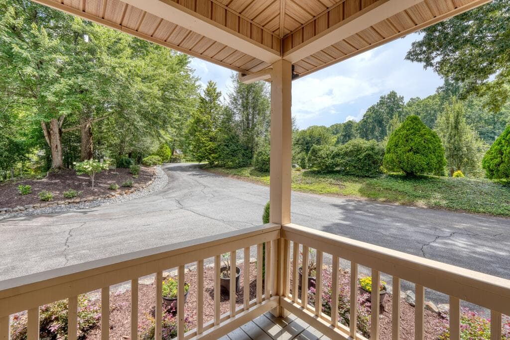 39 Mccracken Cove Road, Hayesville NC 28904 - Photo