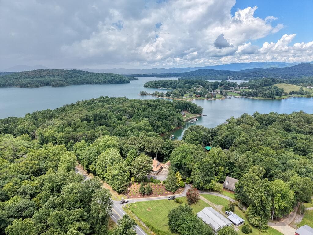 39 Mccracken Cove Road, Hayesville NC 28904 - Photo
