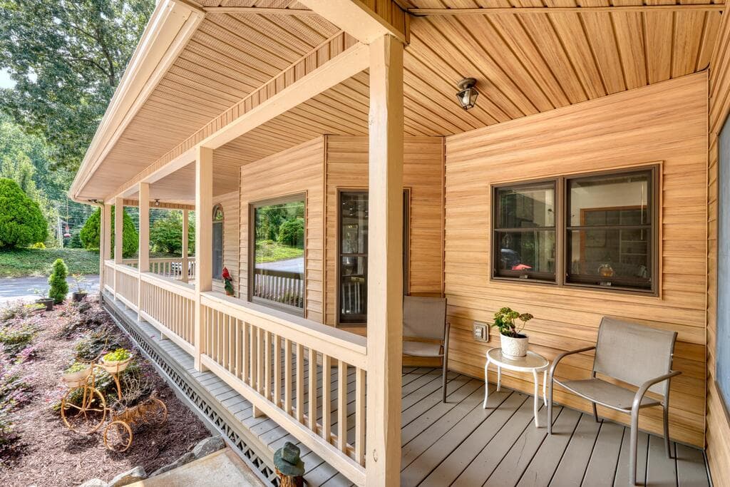 39 Mccracken Cove Road, Hayesville NC 28904 - Photo