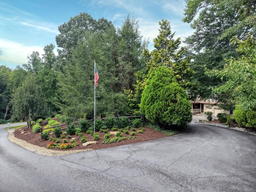 39 Mccracken Cove Road, Hayesville NC 28904 - Photo