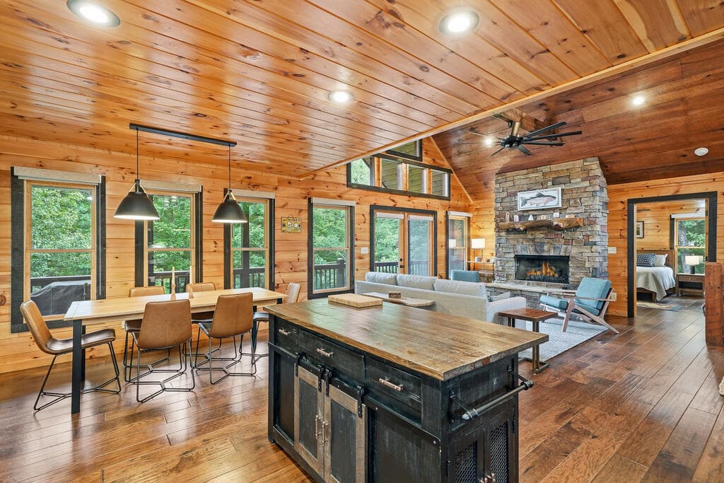 350 Kensington Drive, Mineral Bluff GA 30559 - Photo