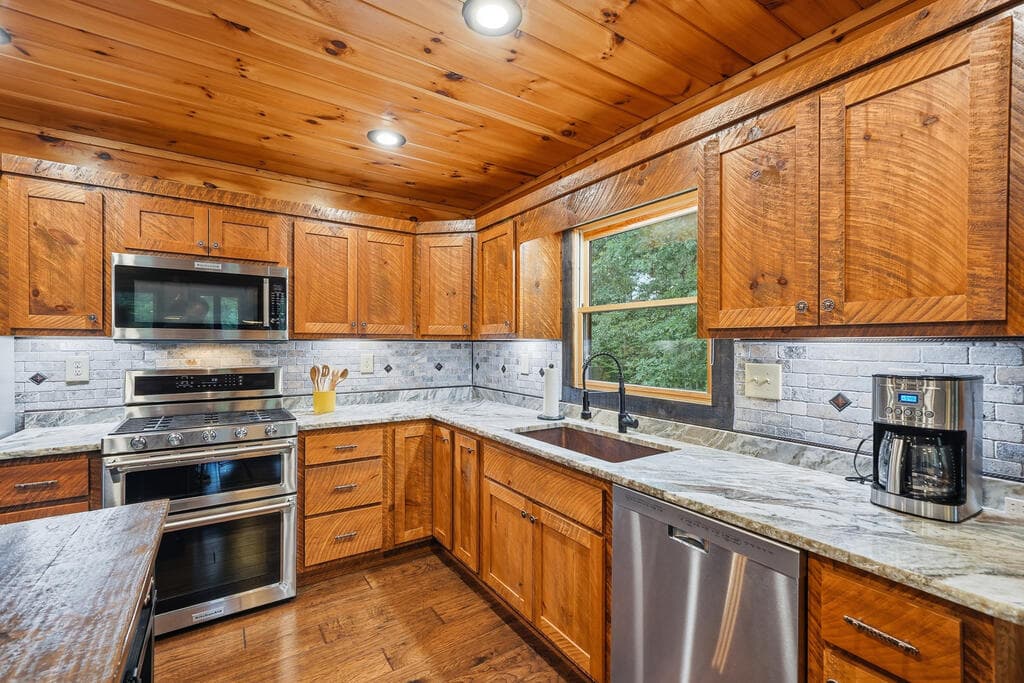 350 Kensington Drive, Mineral Bluff GA 30559 - Photo
