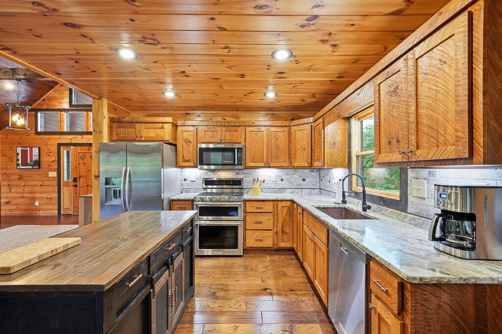 350 Kensington Drive, Mineral Bluff GA 30559 - Photo