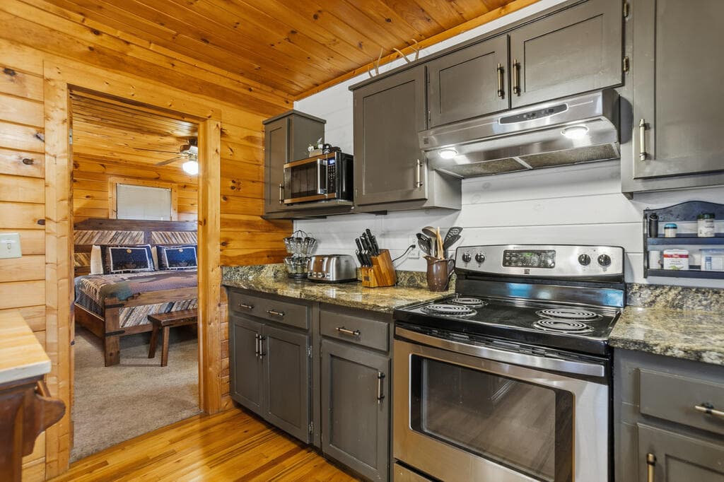 142 Oak Hill Drive, Mineral Bluff GA 30559 - Photo