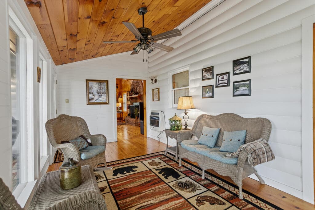 142 Oak Hill Drive, Mineral Bluff GA 30559 - Photo
